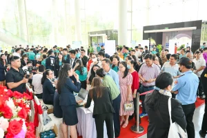 Khách hàng checkin vào tham gia sự kiện Lễ giới thiệu dự án K Home New City